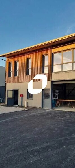 Local d’activités dans Ennery à louer - Photo de l’immeuble – Image 2 sur 17