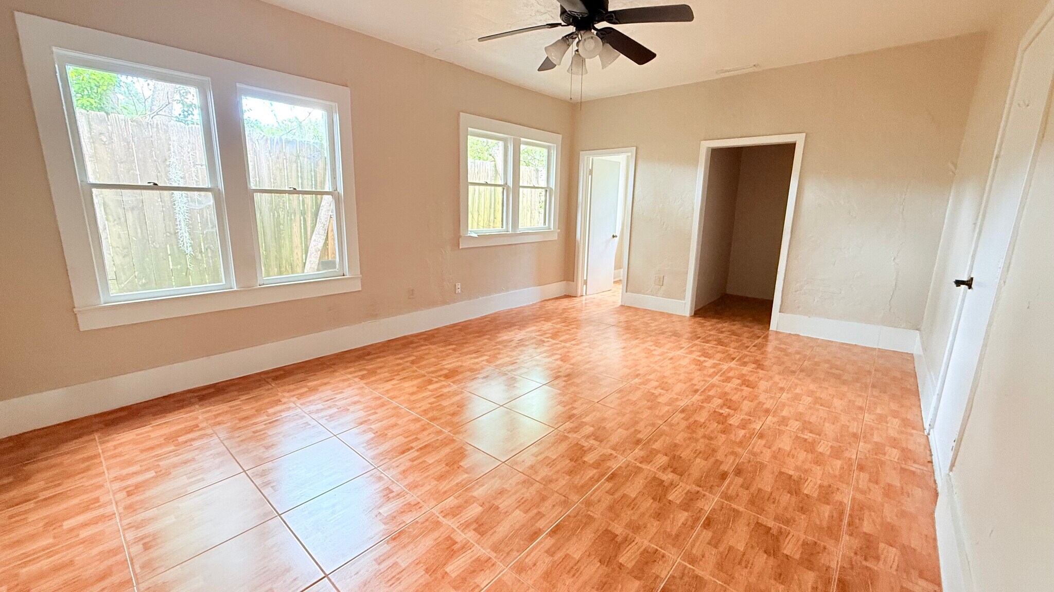 808 NW 23rd Ave, Gainesville, FL à louer Photo principale– Image 1 sur 6