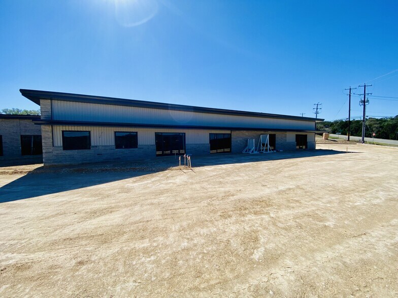 8932 FM-1863, San Antonio, TX à louer - Photo de l’immeuble – Image 3 sur 7
