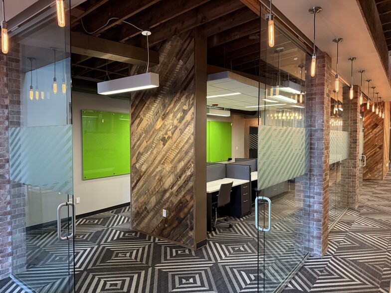 1023 E Market St, Indianapolis, IN à louer - Photo de l’immeuble – Image 3 sur 9