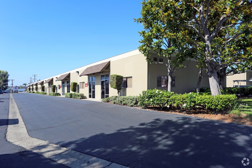 3602-3628 W Pendleton Ave, Santa Ana, CA à louer - Photo de l’immeuble – Image 3 sur 3