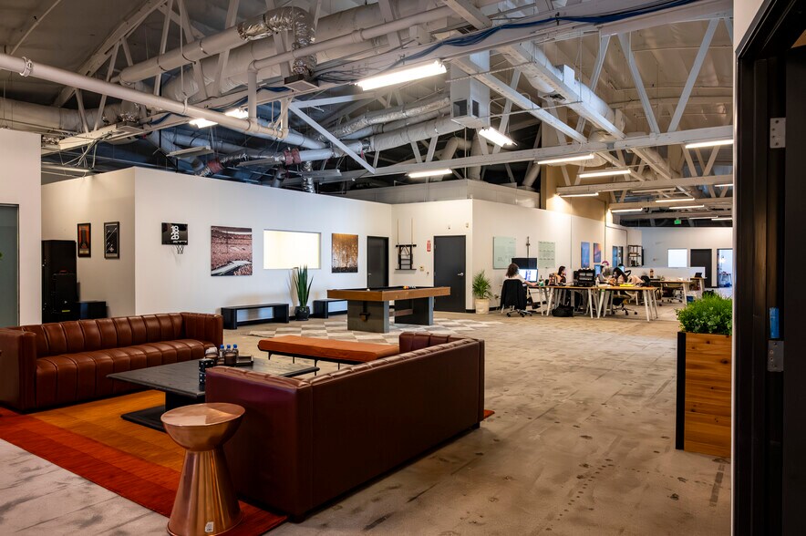 640 S Glenwood Pl, Burbank, CA à louer - Photo de l’immeuble – Image 2 sur 6