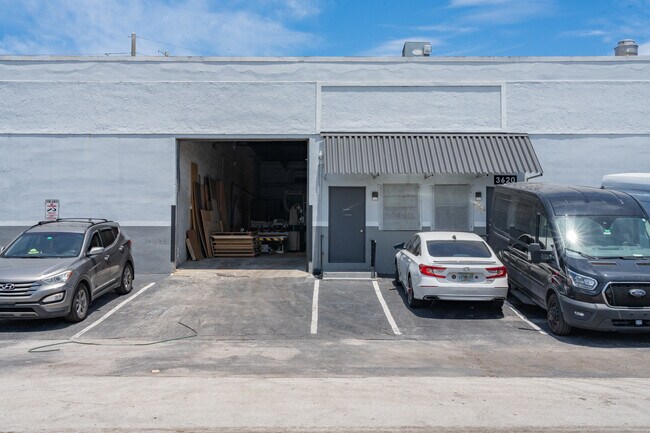 Plus de détails pour 3600 NE 4th Ave, Oakland Park, FL - Industriel/Logistique à louer