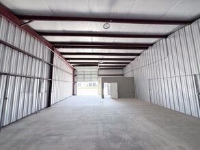 7977 Old Bastrop Rd, New Braunfels, TX à louer Photo intérieure– Image 2 sur 4