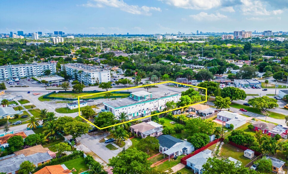 13700-13798 NE 11th Ave, Miami, FL à vendre - Photo de l’immeuble – Image 2 sur 6