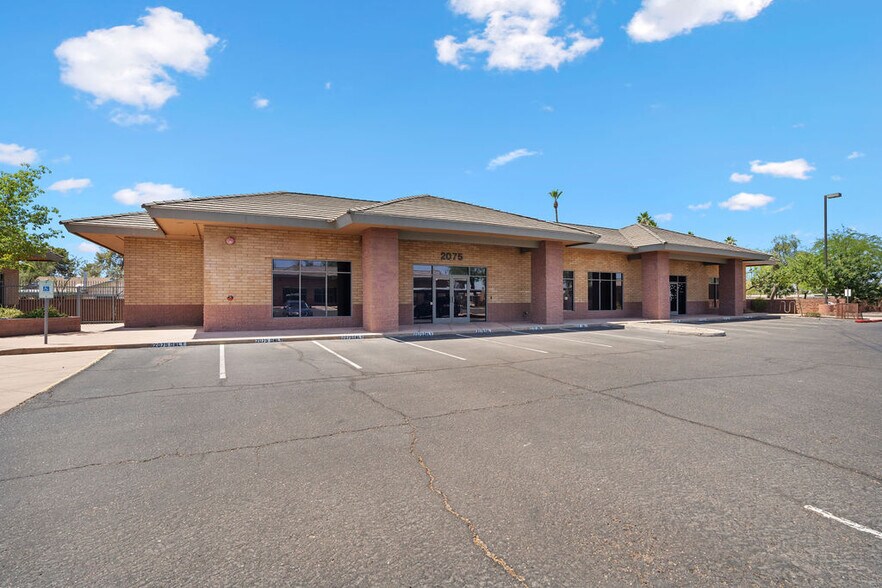 2075 S Cottonwood Dr, Tempe, AZ à vendre - Photo principale – Image 1 sur 56