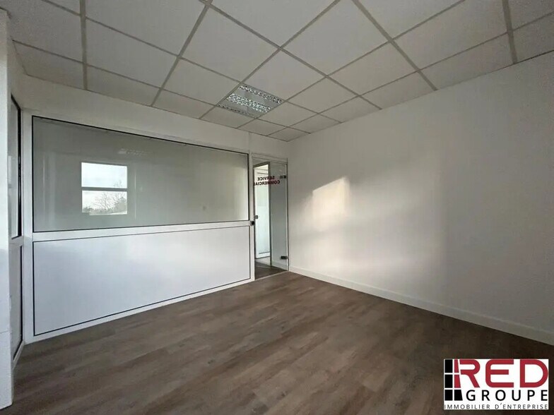 Bureau dans Éguilles à louer - Photo de l’immeuble – Image 2 sur 11