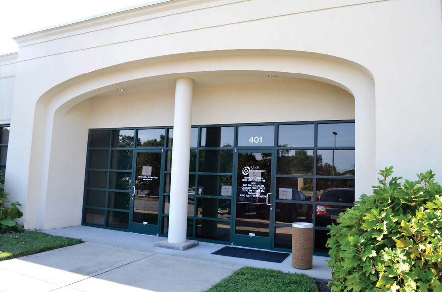 11848 Rock Landing Dr, Newport News, VA à louer - Photo de l’immeuble – Image 3 sur 12