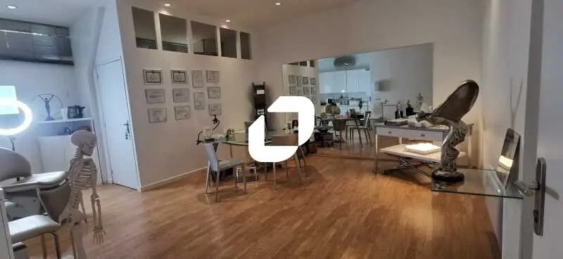 Local commercial dans Paris à louer - Photo intérieure – Image 1 sur 8