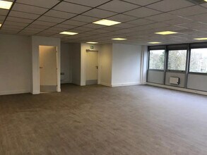 9 Avenue Du Canada, Les Ulis à louer Photo intérieure– Image 2 sur 2