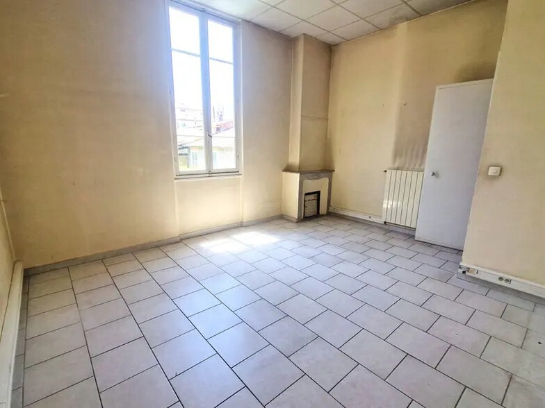 Bureau dans Drap à louer - Photo de l’immeuble – Image 2 sur 7