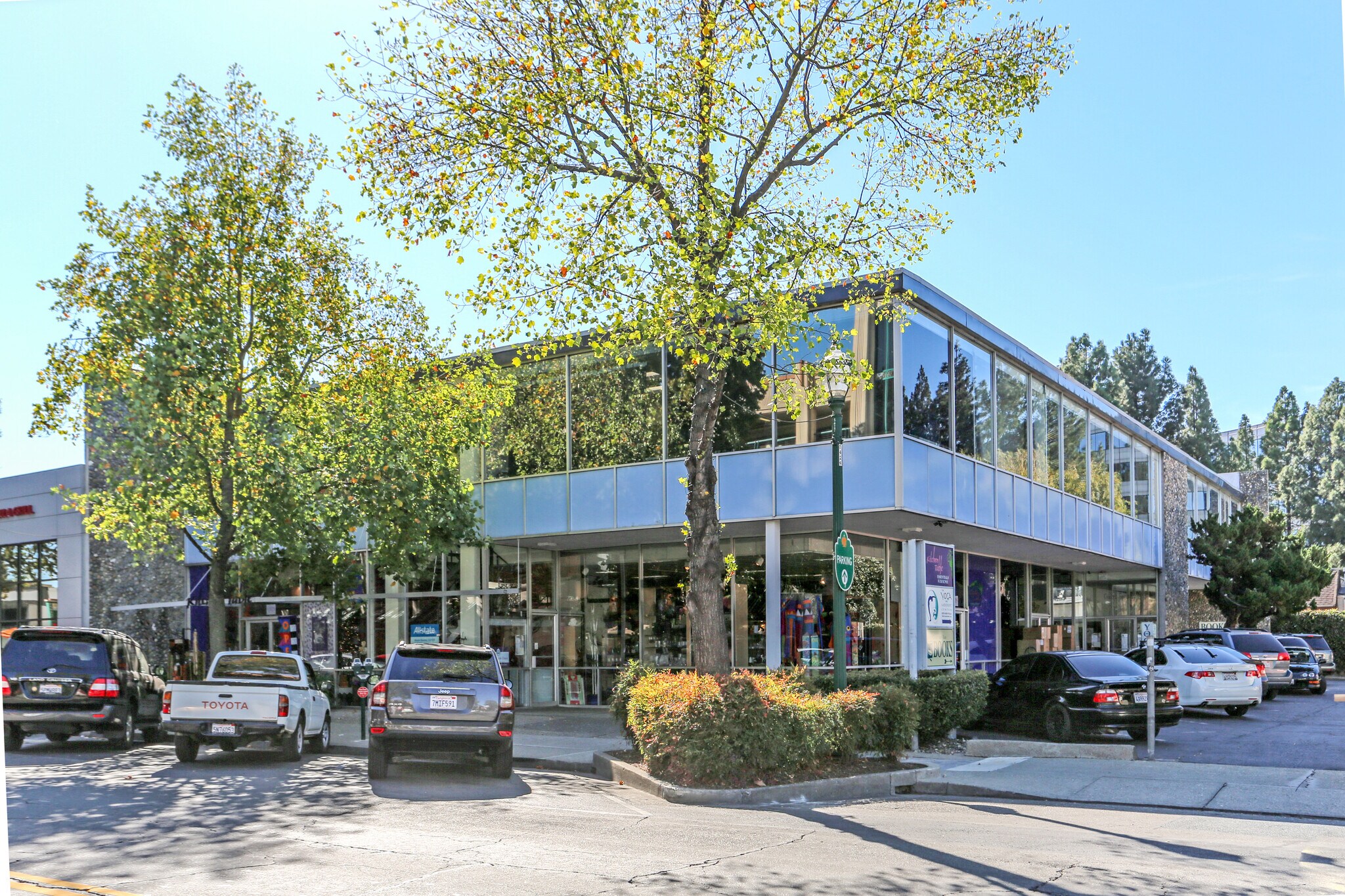 1375 Locust St, Walnut Creek, CA à louer Photo de l’immeuble– Image 1 sur 2
