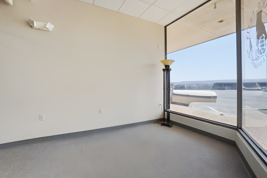 317 SW C Ave, Lawton, OK à louer - Photo de l’immeuble – Image 3 sur 20