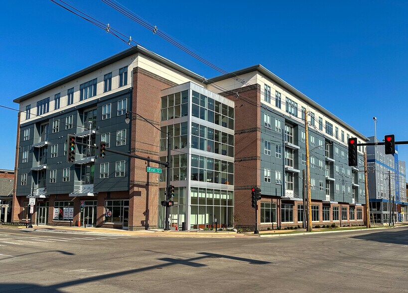 60 E Green St, Champaign, IL à louer - Photo principale – Image 1 sur 1