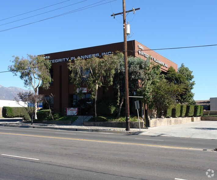 1040 N Benson Ave, Upland, CA à louer - Photo principale – Image 1 sur 57