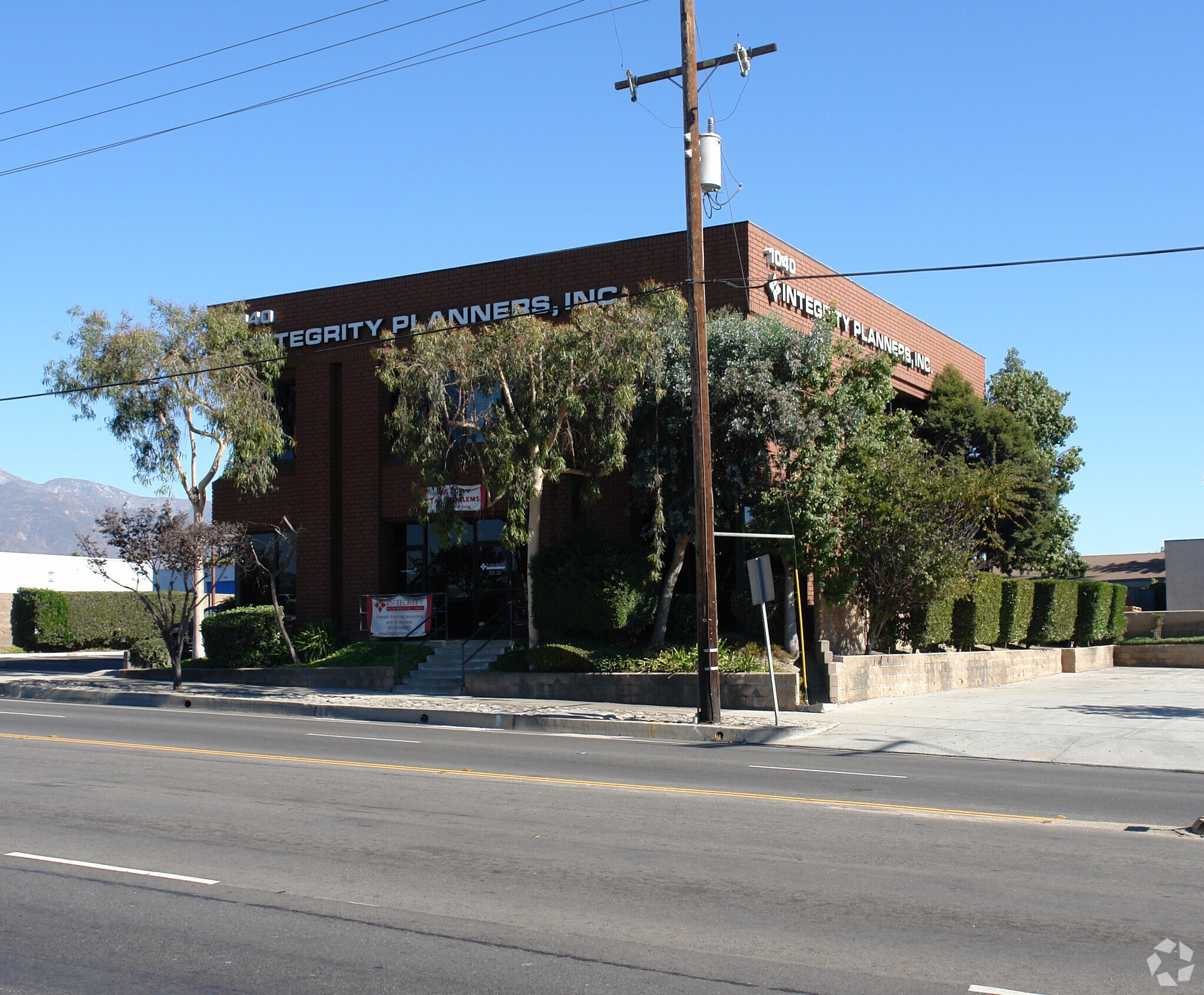 1040 N Benson Ave, Upland, CA à louer Photo principale– Image 1 sur 58