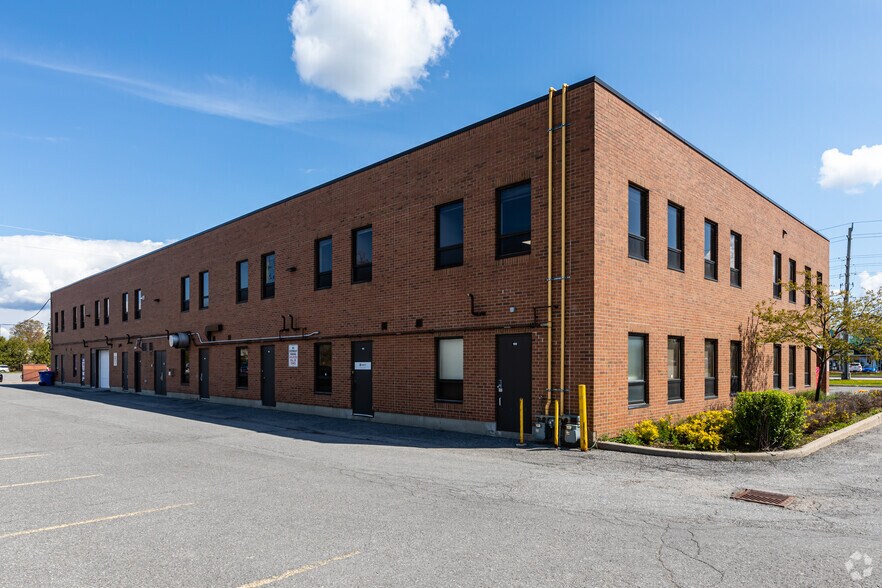 1900 Merivale Rd, Ottawa, ON à louer - Photo de l’immeuble – Image 2 sur 4