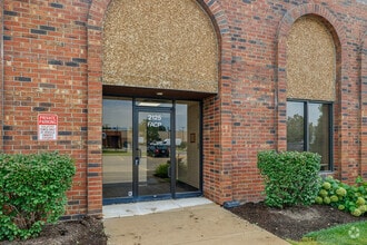 2075-2185 Estes Ave, Elk Grove Village, IL à louer Photo de l’immeuble– Image 1 sur 11