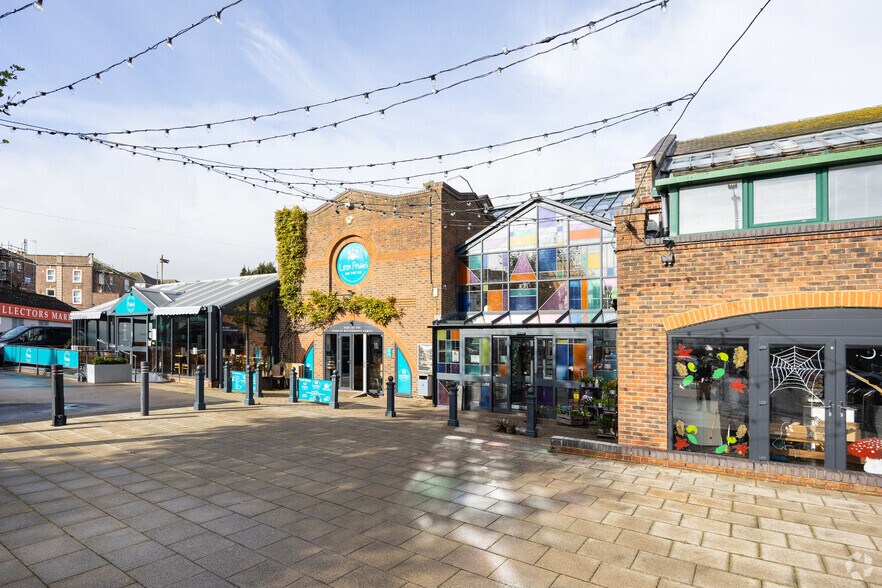 Station Para, Eastbourne à louer - Photo de l’immeuble – Image 2 sur 2