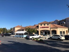 577 S Rancho Santa Fe Rd, San Marcos, CA à louer Photo de l’immeuble– Image 1 sur 2