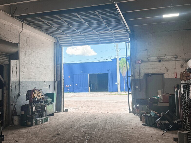 2335-2337 NW 149th St, Opa-locka, FL à louer - Photo de l’immeuble – Image 2 sur 10