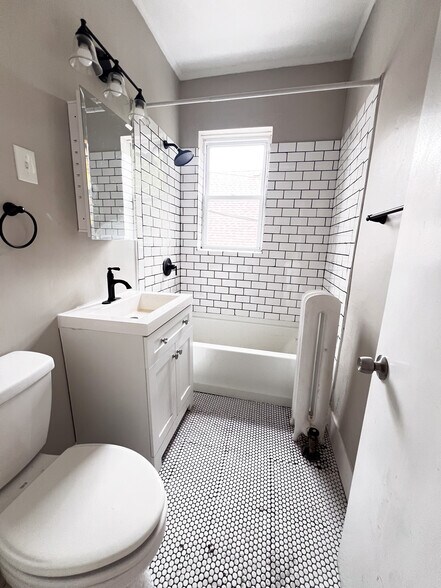7850 S Burnham Ave, Chicago, IL à vendre - Photo de l’immeuble – Image 3 sur 6