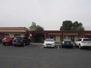 705 E Virginia Way, Barstow, CA à louer Photo intérieure– Image 1 sur 1