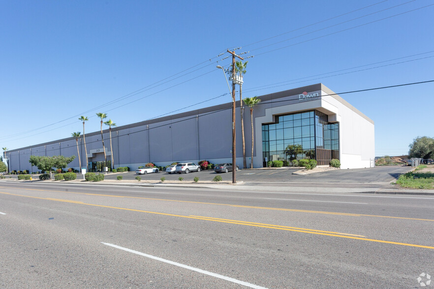 2429 S 51st Ave, Phoenix, AZ à louer - Photo de l’immeuble – Image 1 sur 11