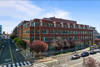 5885 Hollis St, Emeryville, CA à louer Photo de l’immeuble– Image 2 sur 10