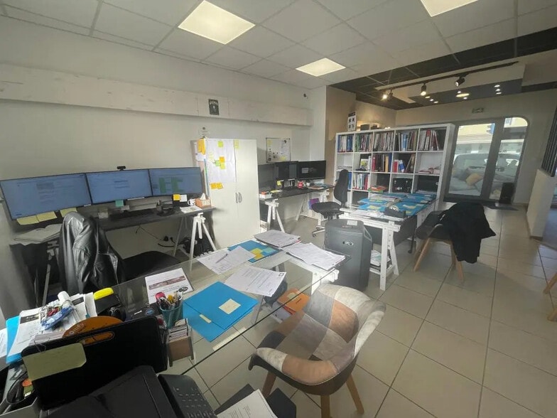 Local commercial dans Bourg-en-Bresse à louer - Photo de l’immeuble – Image 3 sur 8
