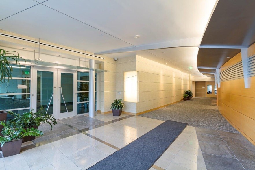5796 Armada Dr, Carlsbad, CA à louer - Hall d’entrée – Image 2 sur 12