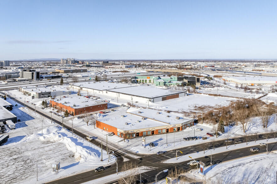 2510-2522 Boul Le Corbusier, Laval, QC à louer - Aérien – Image 2 sur 3
