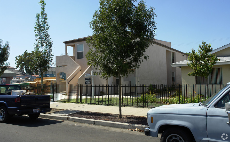 2115-2117 G St portefeuille de 2 biens à vendre sur LoopNet.fr - Photo principale – Image 2 sur 2