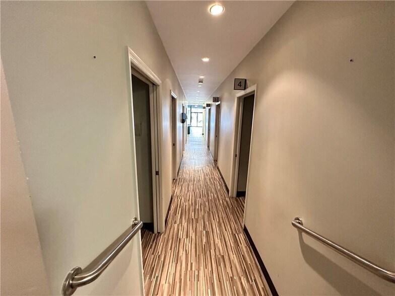 1585 Pitkin Ave, Brooklyn, NY à vendre - Photo de l’immeuble – Image 3 sur 11