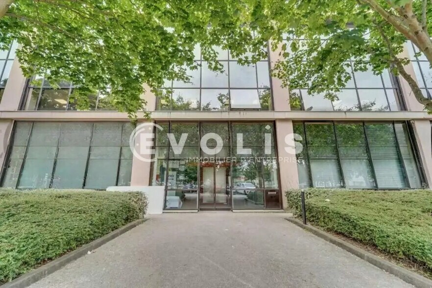 Bureau dans Torcy à louer - Photo de l’immeuble – Image 1 sur 3