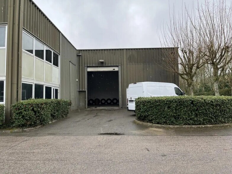 1-3 Avenue Jean Pierre Timbaud, Trappes à louer - Photo de l’immeuble – Image 3 sur 8