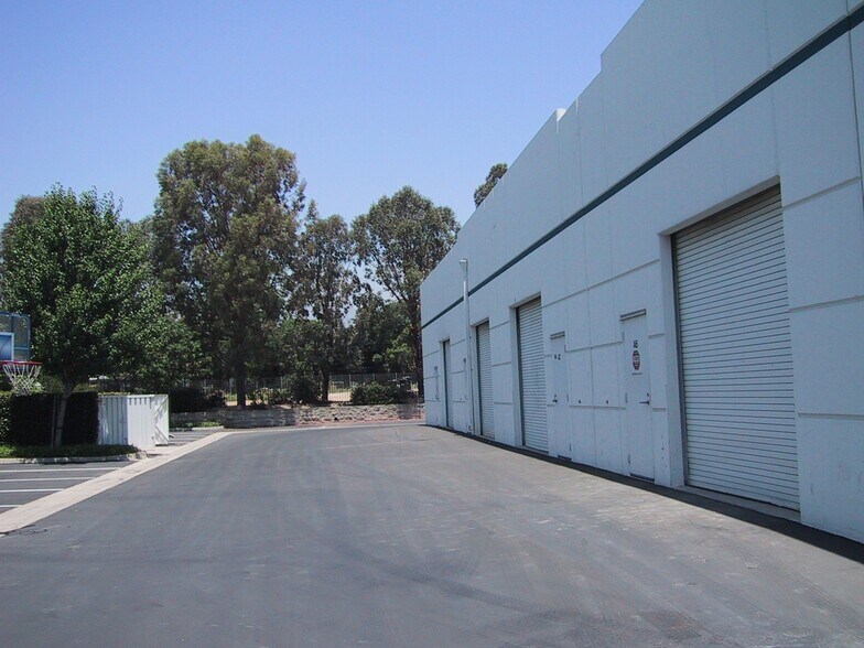 2125 Wright Ave, La Verne, CA à louer - Photo de l’immeuble – Image 3 sur 5
