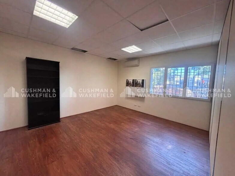 300 Avenue Des Mattes, La Ciotat à louer - Photo de l’immeuble – Image 3 sur 8