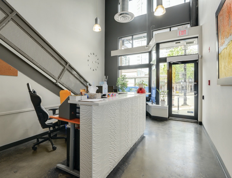 220-250 Lonsdale Ave, North Vancouver, BC V7M 2G1 - Lot 220 -  - Hall d’entrée - Image 2 of 2