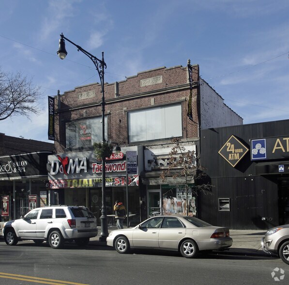 30-22 Steinway St, Astoria, NY à louer - Photo de l’immeuble – Image 2 sur 9