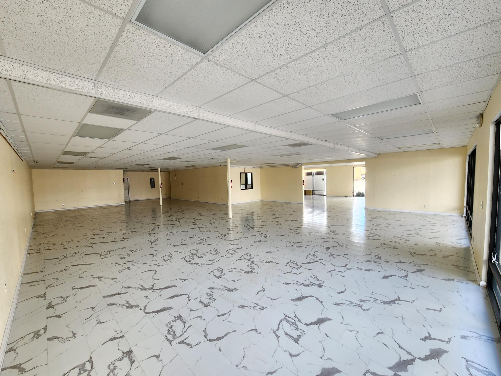205 W Mission Ave, Escondido, CA à louer Photo intérieure– Image 1 sur 4