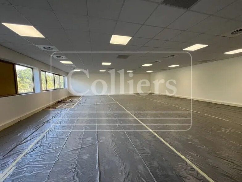 Bureau dans Rousset à louer - Photo de l’immeuble – Image 2 sur 8