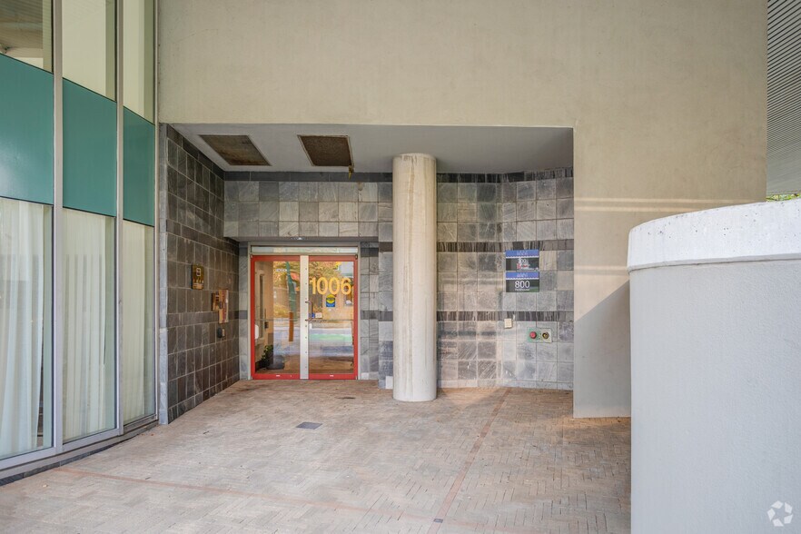 1000-1012 Beach Ave, Vancouver, BC à vendre - Photo de l’immeuble – Image 3 sur 8