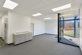 500 Radar Rd, Greensboro, NC à louer Photo intérieure– Image 2 sur 4