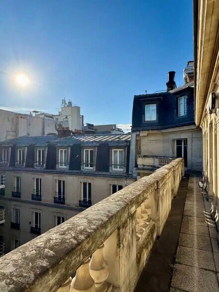 18 Rue Volney, Paris à louer - Photo de l’immeuble – Image 2 sur 10