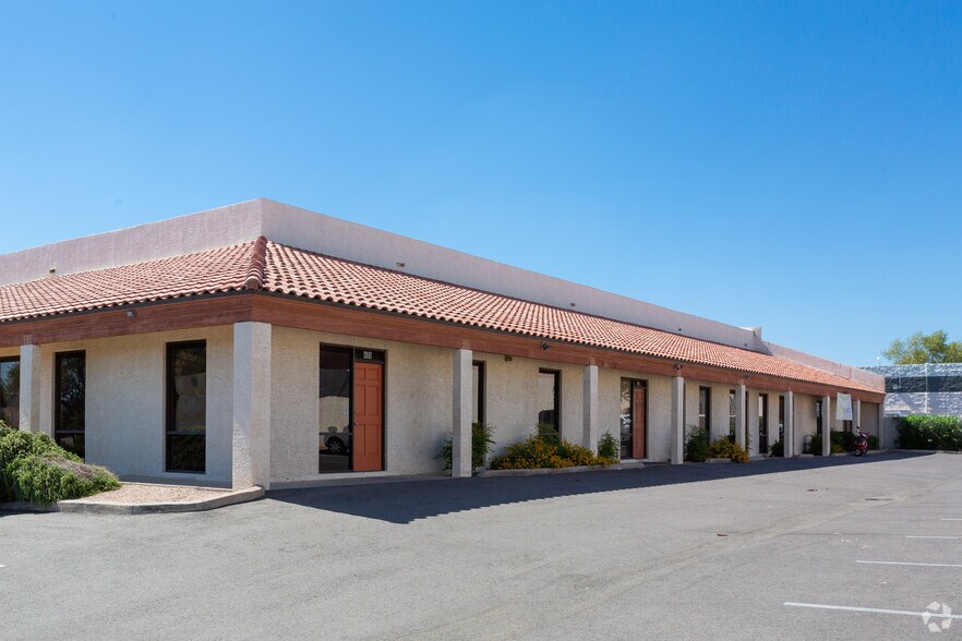 7820 E Gelding Dr, Scottsdale, AZ à louer - Photo de l’immeuble – Image 1 sur 3