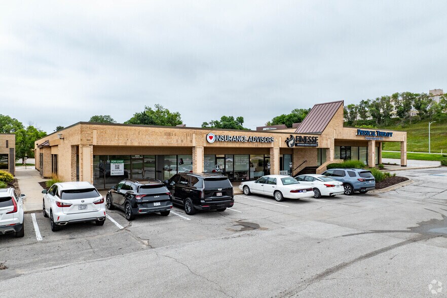 622 N 108th Ct, Omaha, NE à louer - Photo de l’immeuble – Image 2 sur 18
