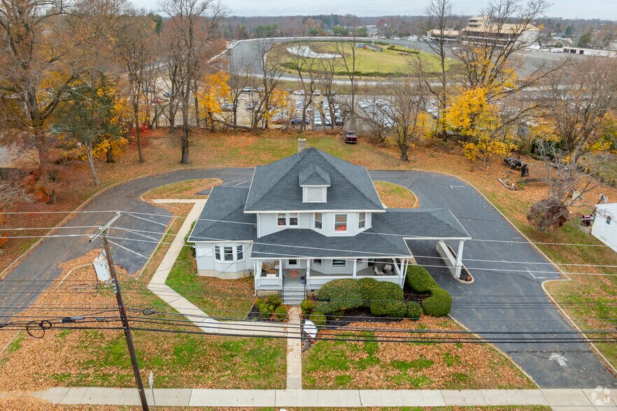 149 W Main St, Freehold, NJ à vendre - Photo de l’immeuble – Image 1 sur 23