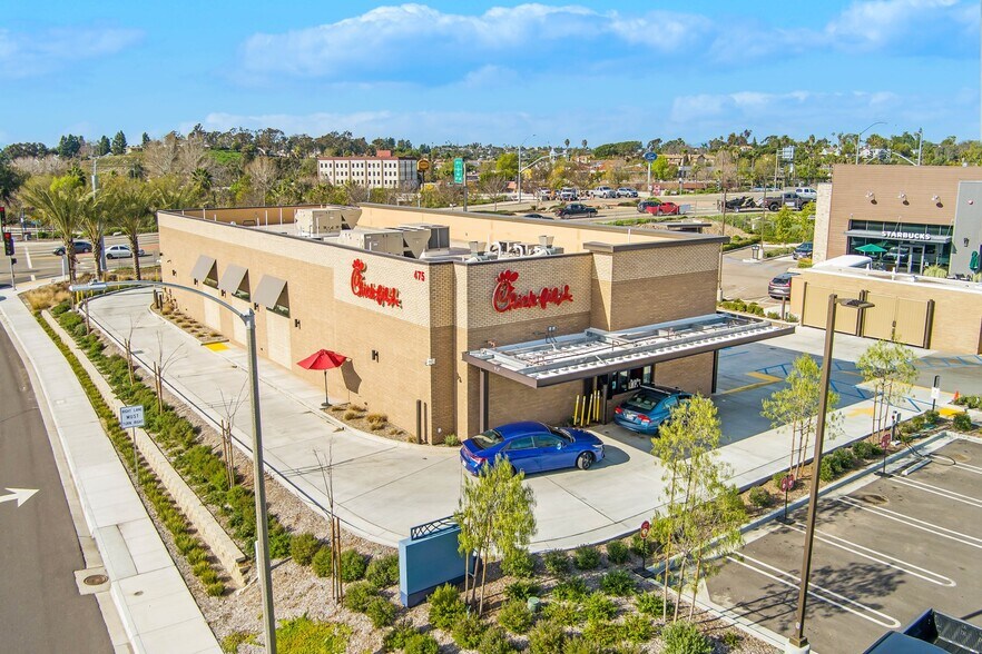 475 Hacienda Dr, Vista, CA à vendre - Photo principale – Image 1 sur 2