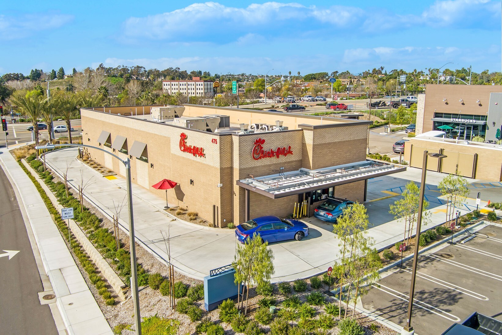 475 Hacienda Dr, Vista, CA à vendre Photo principale– Image 1 sur 3